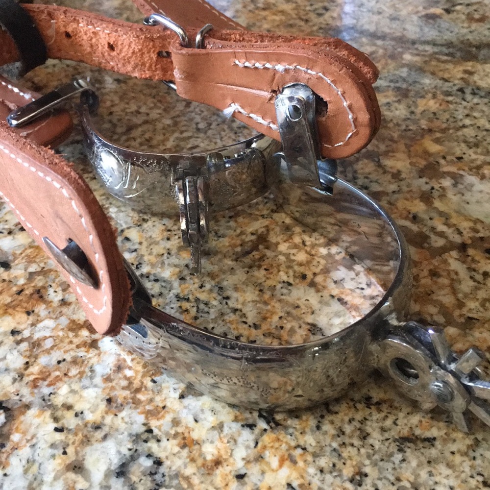 Pair spurs with leather straps